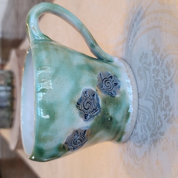Studio Art Pottery Handmade Mug Set - Green Turtles - 5 Pieces - Picture 4 of 14